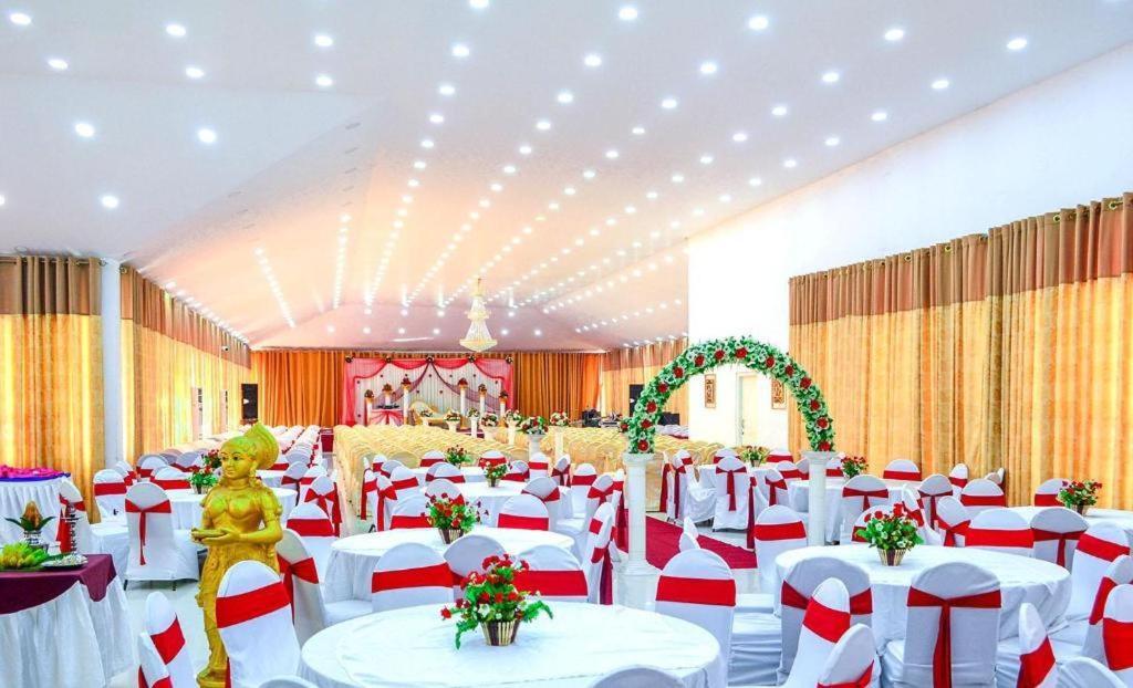 Green Grass Hotel & Restaurant Джафна Екстериор снимка