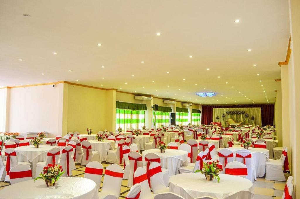 Green Grass Hotel & Restaurant Джафна Екстериор снимка