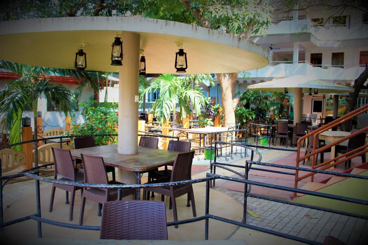 Green Grass Hotel & Restaurant Джафна Екстериор снимка